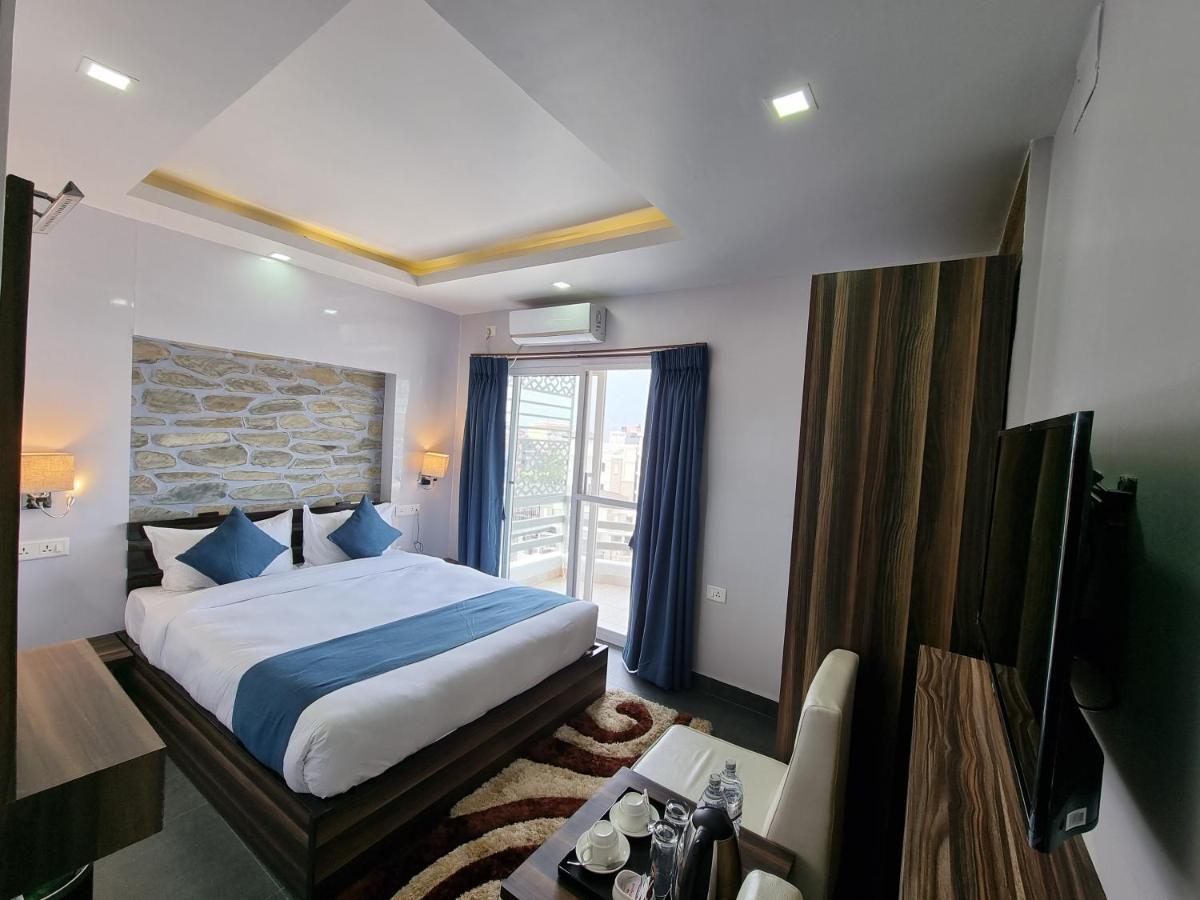 פוקהרה Chautari Boutique Hotel מראה חיצוני תמונה