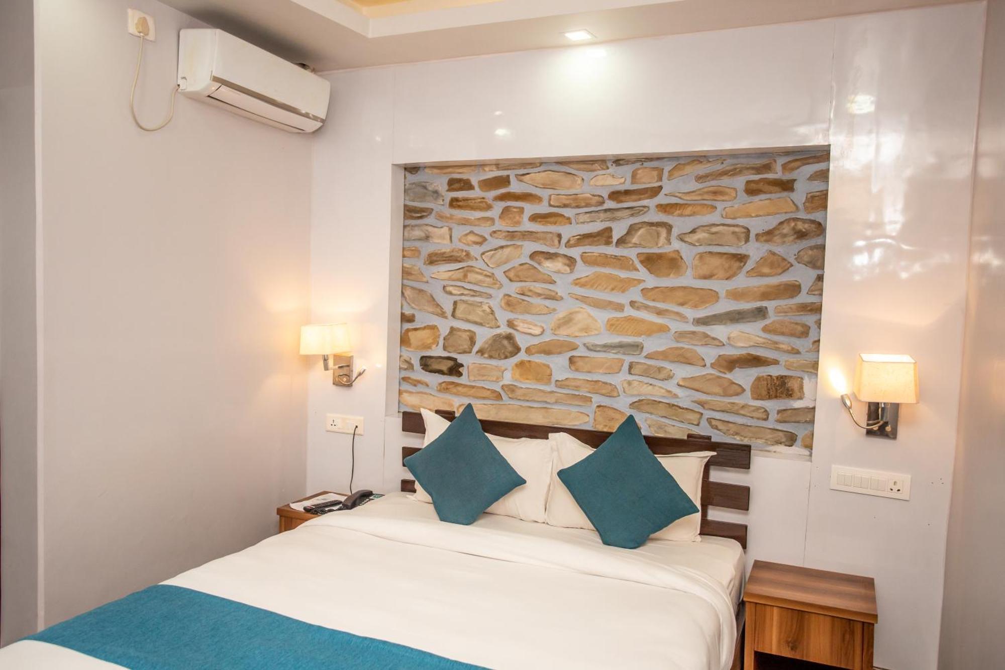 פוקהרה Chautari Boutique Hotel מראה חיצוני תמונה