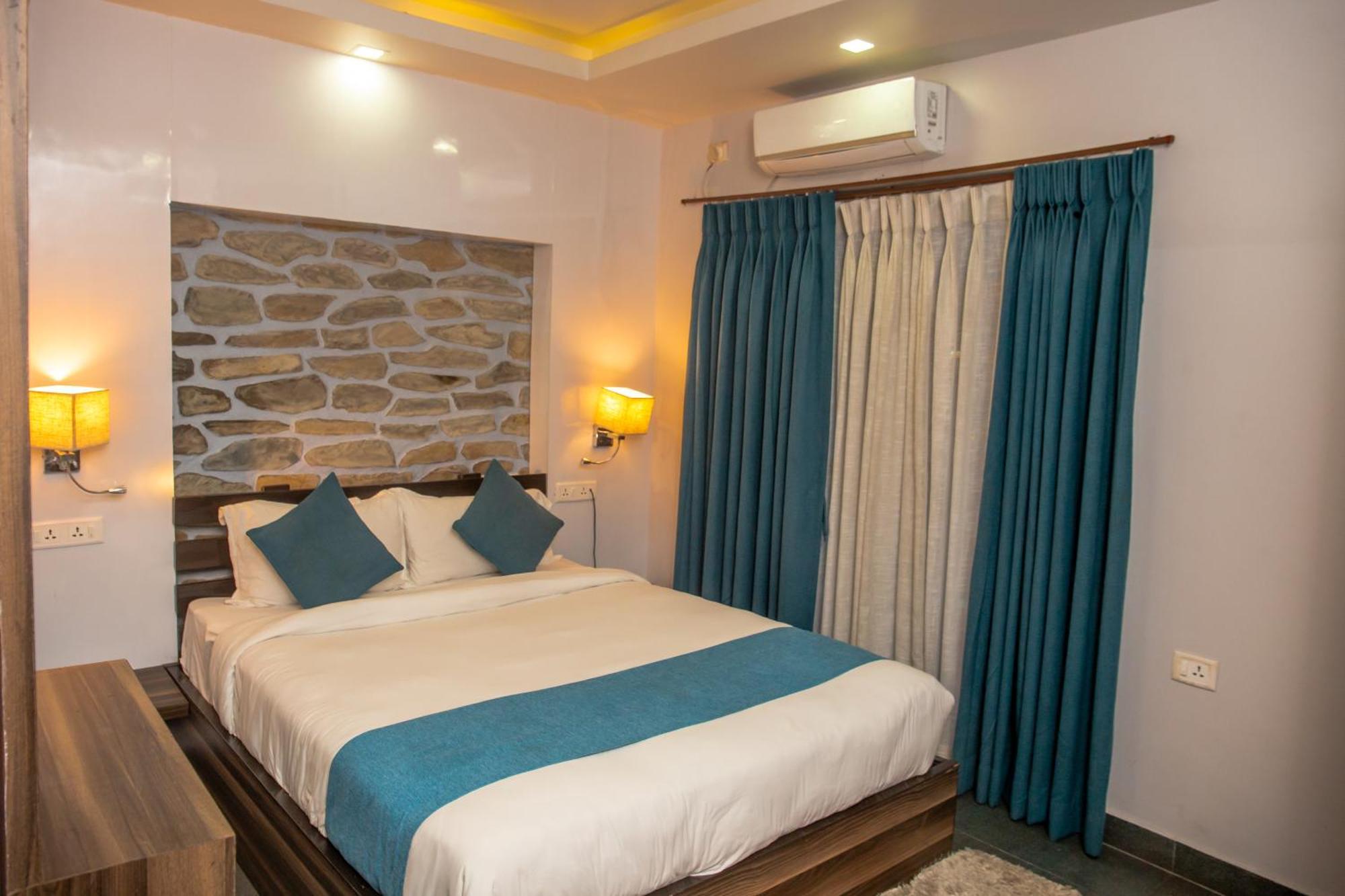 פוקהרה Chautari Boutique Hotel מראה חיצוני תמונה